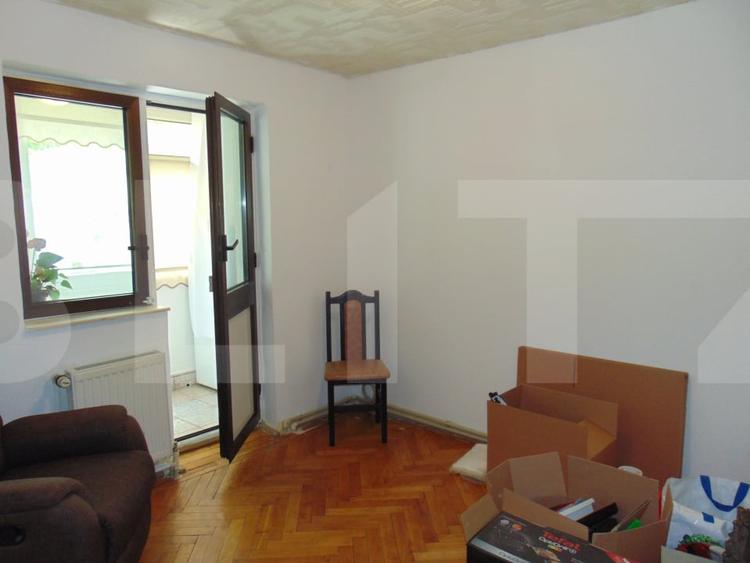 Apartament cu 4 camere decomandat, mobilat în Tineretului