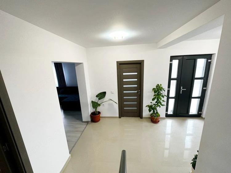 Casă cu 5 camere cu Teren 400 Mp în Smeura