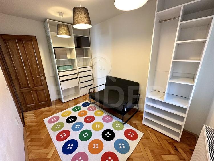 Apartament cu 3 camere semidecomandat, mobilat în Plopilor