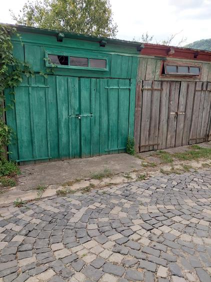 Casă individuală cu 4 camere cu Garaj în Anina