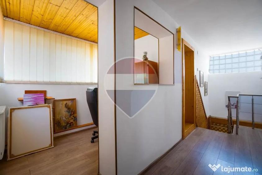 Apartament cu 4 camere decomandat în Central