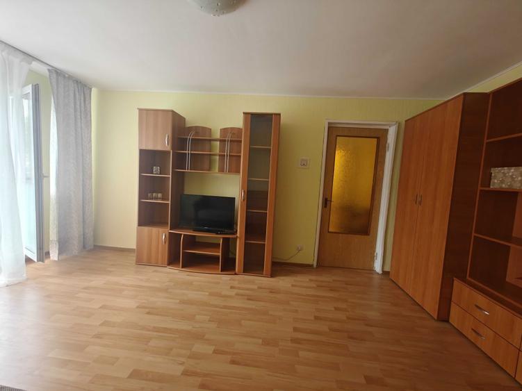 Apartament cu 2 camere decomandat în Olteniței