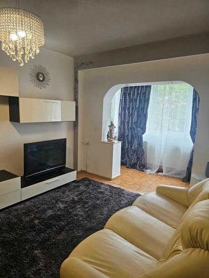 Apartament cu 3 camere semidecomandat în Nord