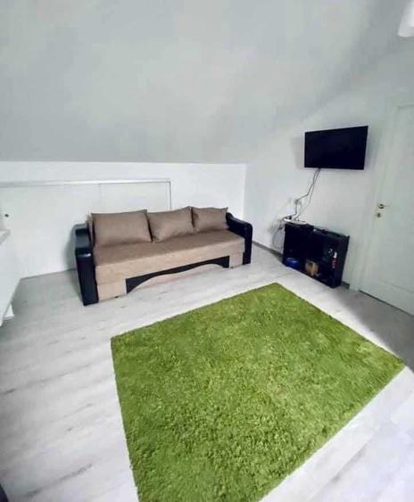 Apartament cu 3 camere semidecomandat în Bună Ziua