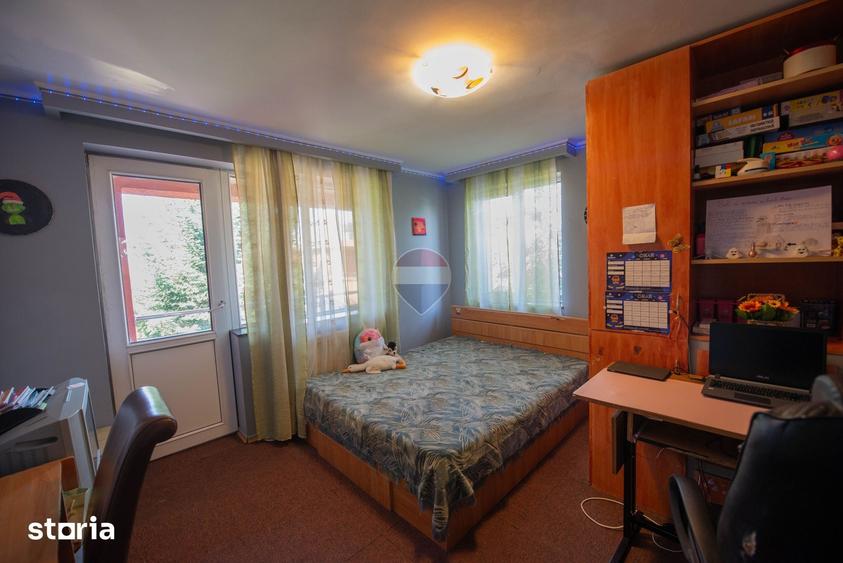 Casă cu 9 camere cu Teren 1200 Mp în Cornetu