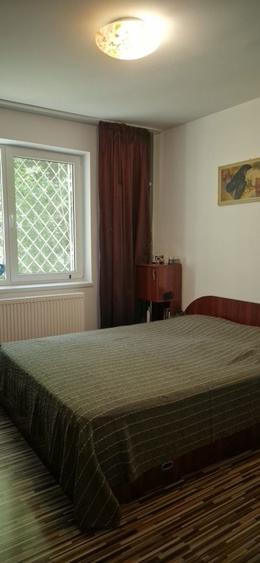 Apartament cu 4 camere semidecomandat în Brotăcei