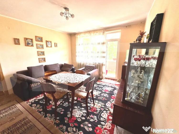 Apartament cu 4 camere semidecomandat în Central