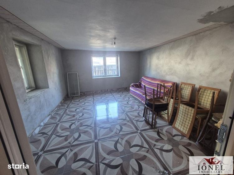 Casă cu 2 camere cu Teren 899 Mp în Teiu