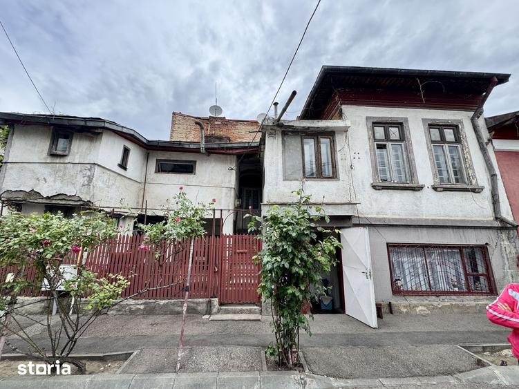 Casă cu 6 camere cu Teren 150 Mp în Grivița