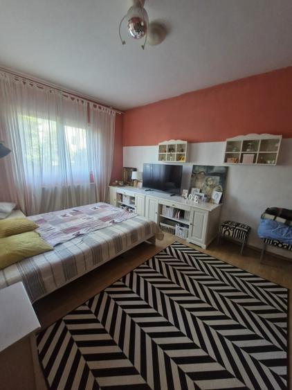 Casă cu 5 camere cu Canalizare în Bucureștii Noi