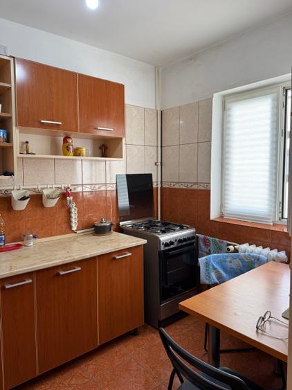 Apartament cu 3 camere decomandat în Drumul Taberei