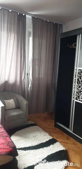 Apartament cu 3 camere semidecomandat în Lujerului