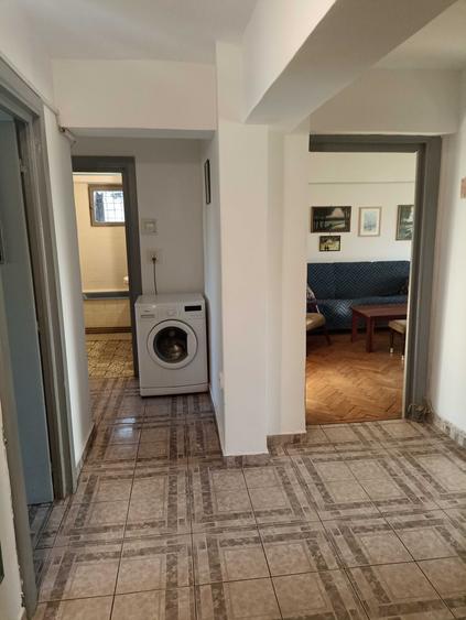 Apartament cu 3 camere decomandat în Est