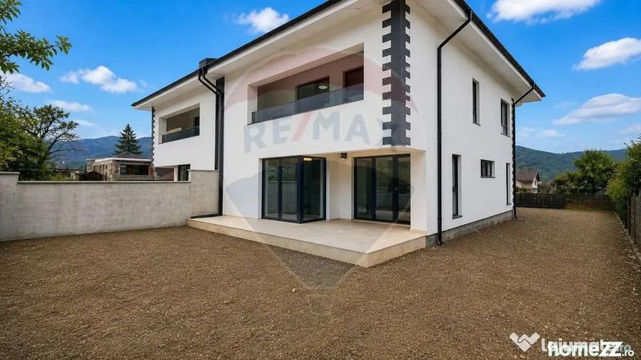 Casă cu 5 camere cu Teren 350 Mp în Bunloc