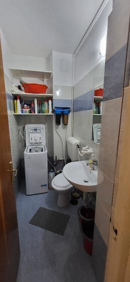 Apartament cu 4 camere semidecomandat, mobilat în City Park Mall