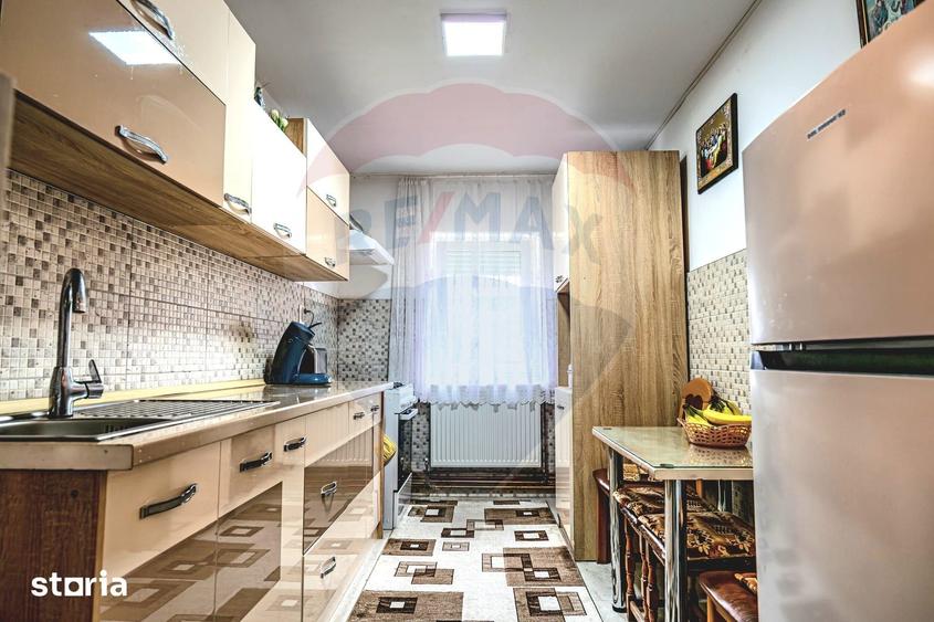 Apartament cu 3 camere decomandat în Vitrometan