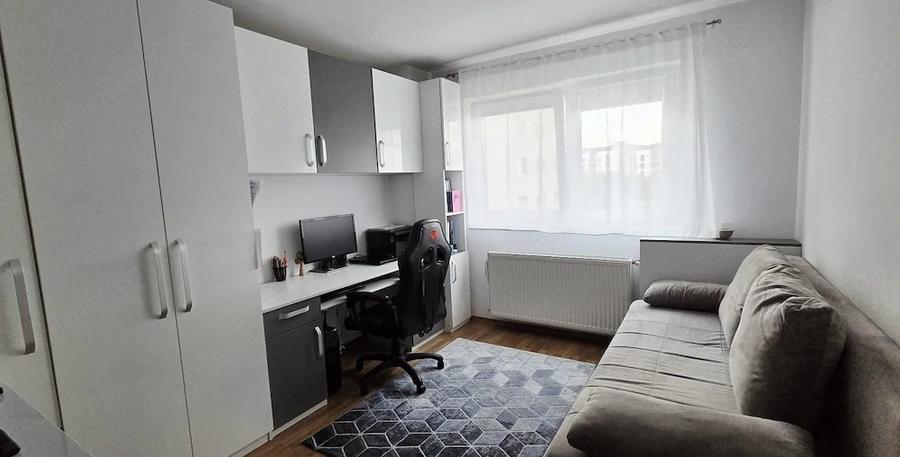 Apartament cu 3 camere decomandat în Turnișor