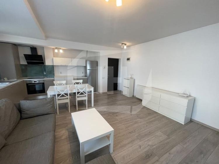 Apartament cu 2 camere semidecomandat, mobilat în Bună Ziua