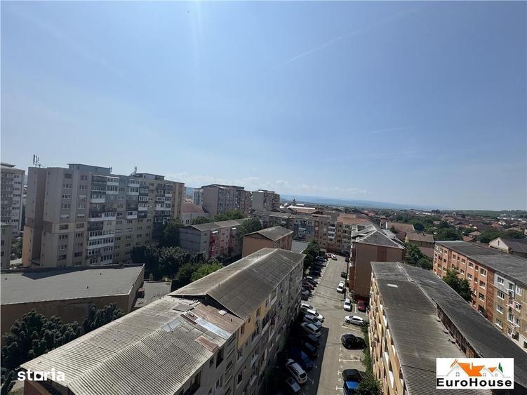 Apartament cu 3 camere decomandat în Cetate