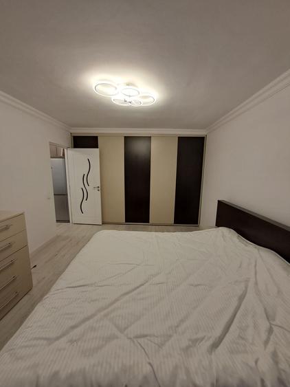 Inchiriez apartament 3 camere - zona Ozana - 1