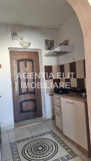 Garsonieră decomandată, mobilată în Central