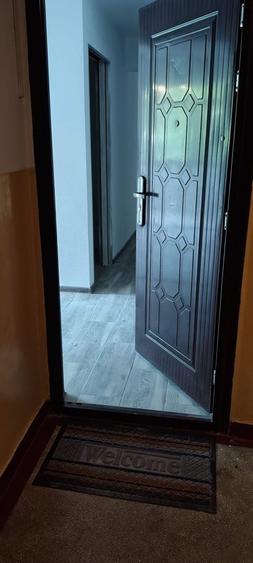 Apartament cu 3 camere decomandat în Sârbi