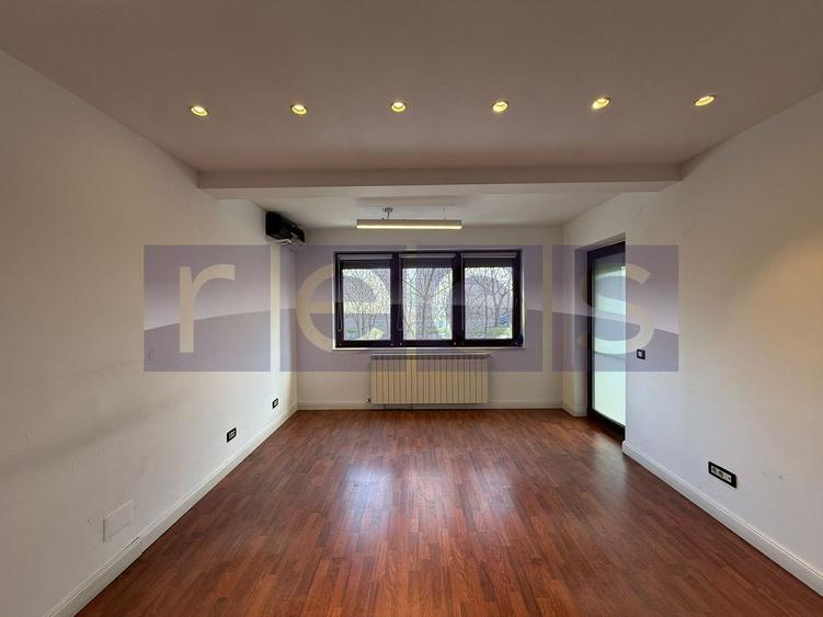 Casă individuală cu 7 camere cu Canalizare în Floreasca
