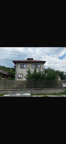 Casă individuală cu 5 camere cu Canalizare în Pietroșița