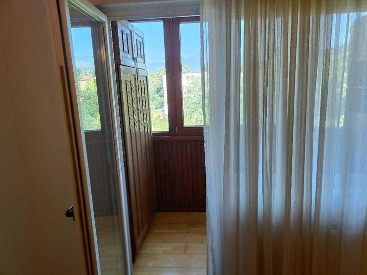 Apartament cu 3 camere decomandat în Petros