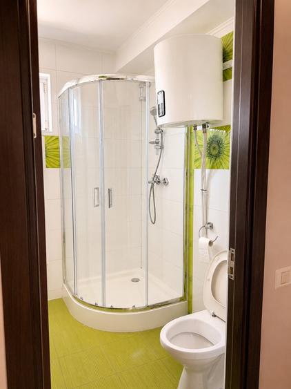 Apartament cu 3 camere decomandat, mobilat în Central