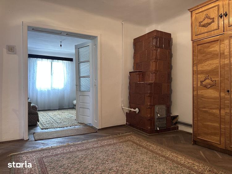 Casă cu 6 camere cu Teren 441 Mp în Central