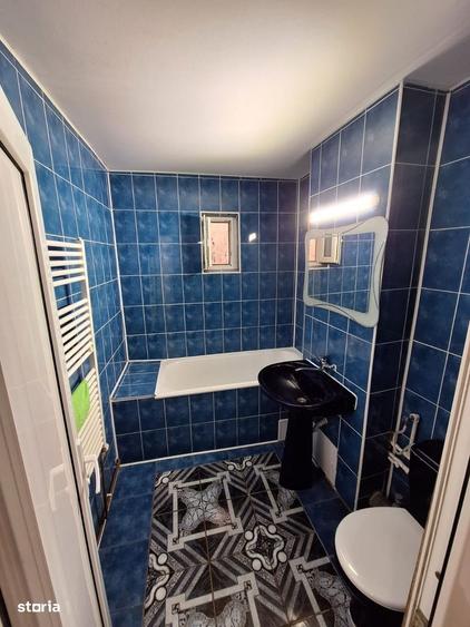Apartament cu 4 camere decomandat în Craiovița Nouă