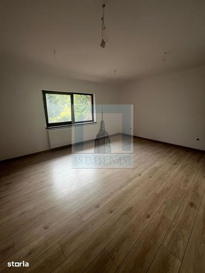 Casă cu 7 camere cu Teren 550 Mp în Bunloc