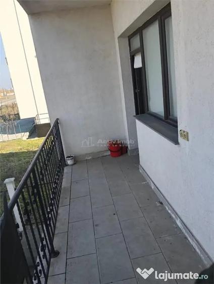 Apartament cu 2 camere decomandat în Lazu