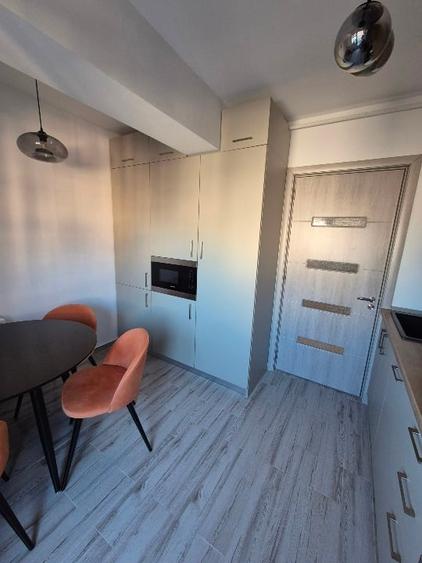Apartament cu 3 camere decomandat, mobilat în Central