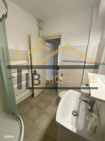 Apartament cu 3 camere semidecomandat în Central