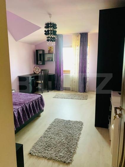 Casă individuală cu 7 camere cu Canalizare în Cârcea