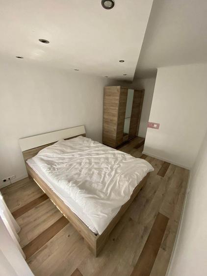 Apartament cu 3 camere decomandat în Exterior Vest