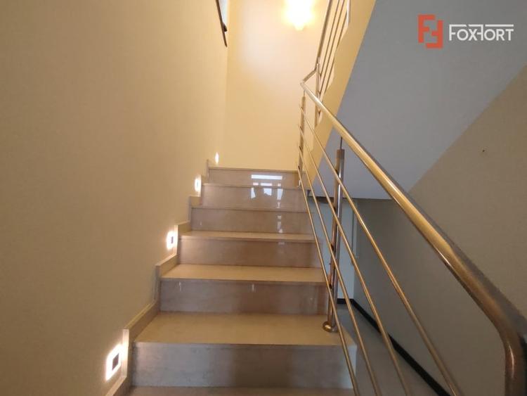 Casă individuală cu 6 camere cu Canalizare în Giroc