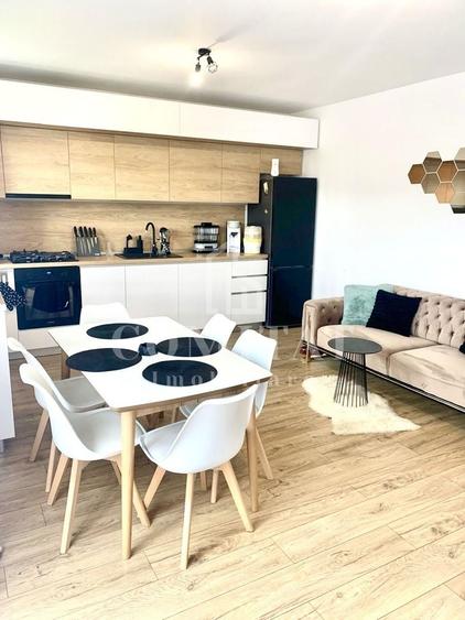 Apartament cu 2 camere semidecomandat, mobilat în Florești