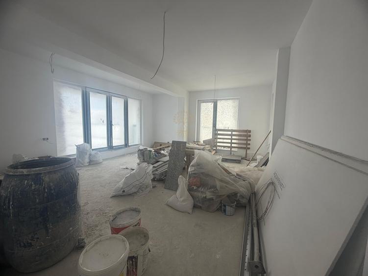 Apartament cu 4 camere semidecomandat, mobilat în Eminescu