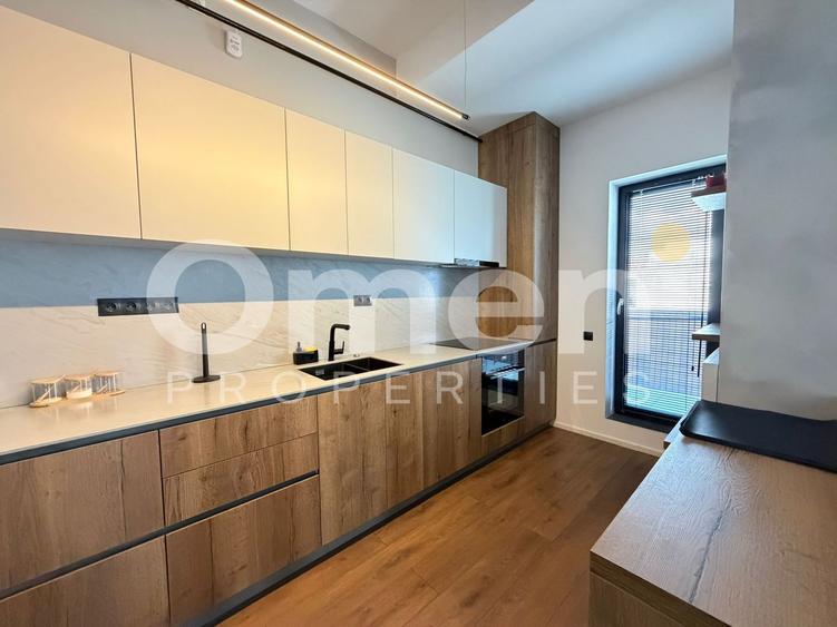 Apartament cu 3 camere semidecomandat, mobilat în Central