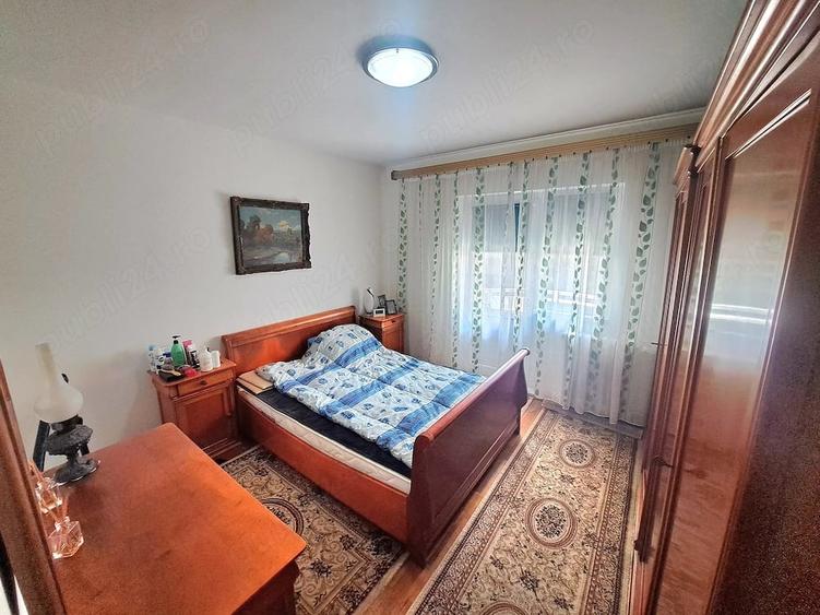 Apartament cu 3 camere decomandat în Intim