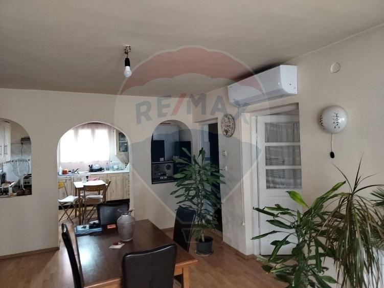 Casă individuală cu 4 camere cu Teren 950 Mp în Biharia