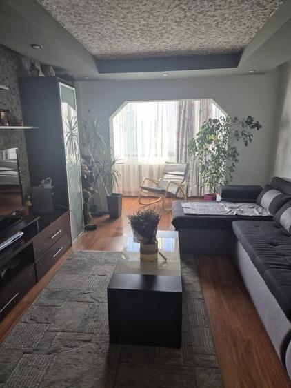Apartament cu 3 camere în Rovine