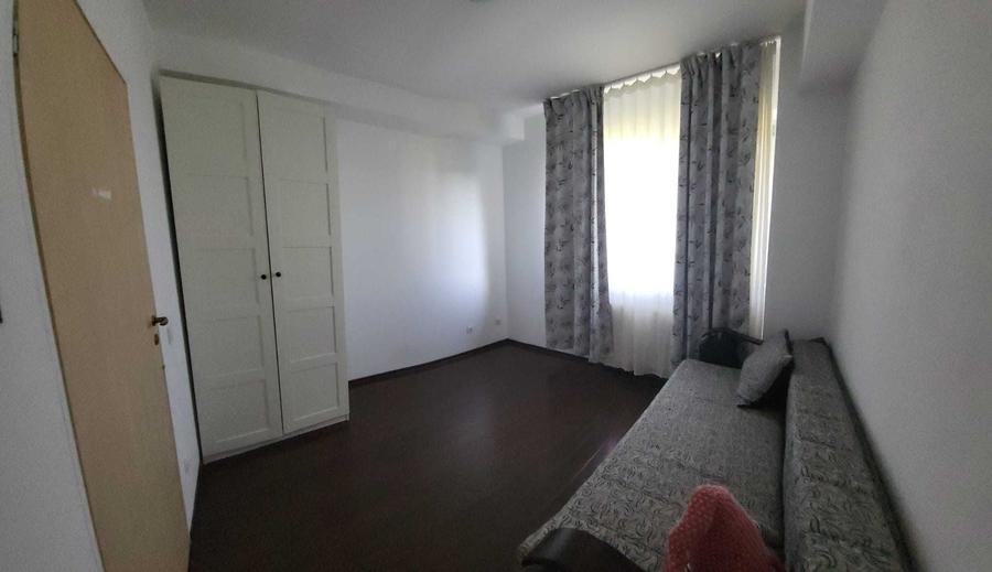 Apartament cu 3 camere decomandat în Străulești