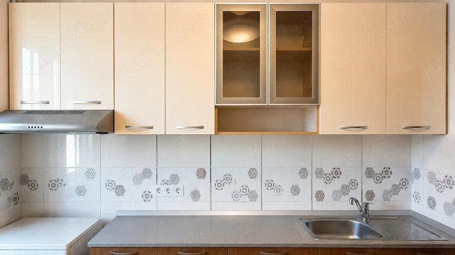 Apartament cu 3 camere decomandat în Titan