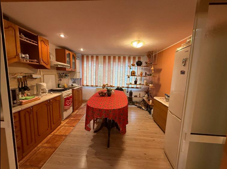 Apartament cu 3 camere decomandat, mobilat în Gară
