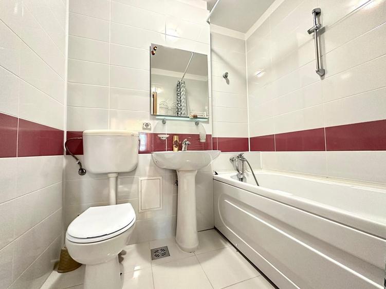 Apartament cu 3 camere decomandat, mobilat în Tractorul