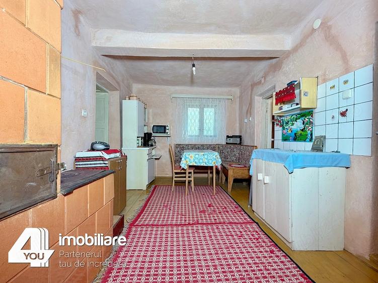 Casă cu 4 camere cu Teren 1459 Mp în Secusigiu
